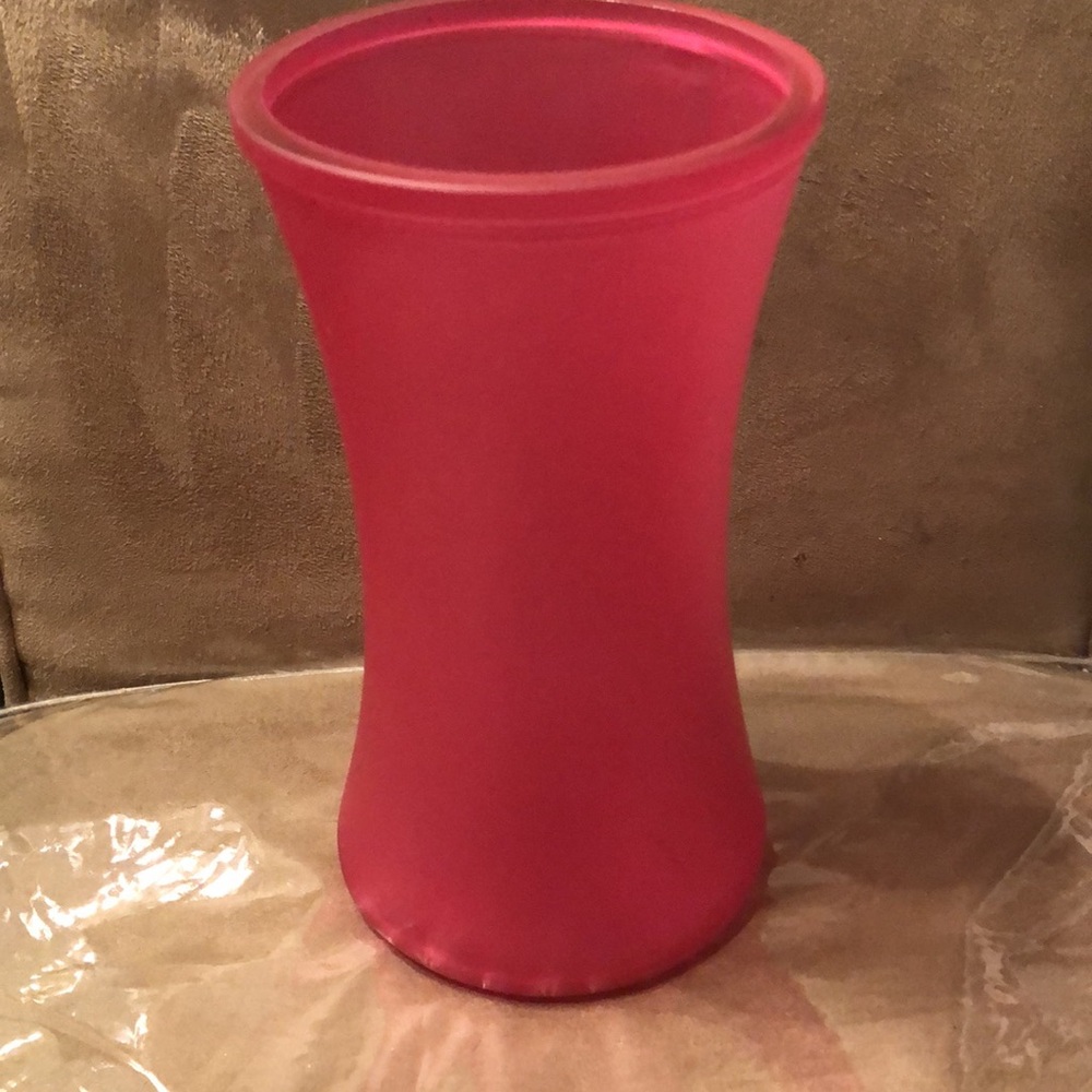 Gorgeous Pink Vase - Picture 2 of 4